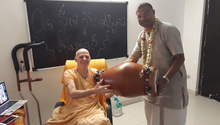Offering to His Holiness Bhakti Raghava Maharaj